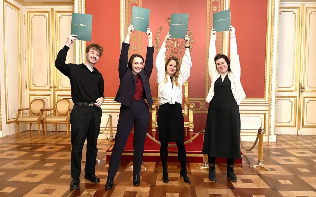 Studenci ASP świętują otrzymanie Stypendiów MKiDN w Warszawie