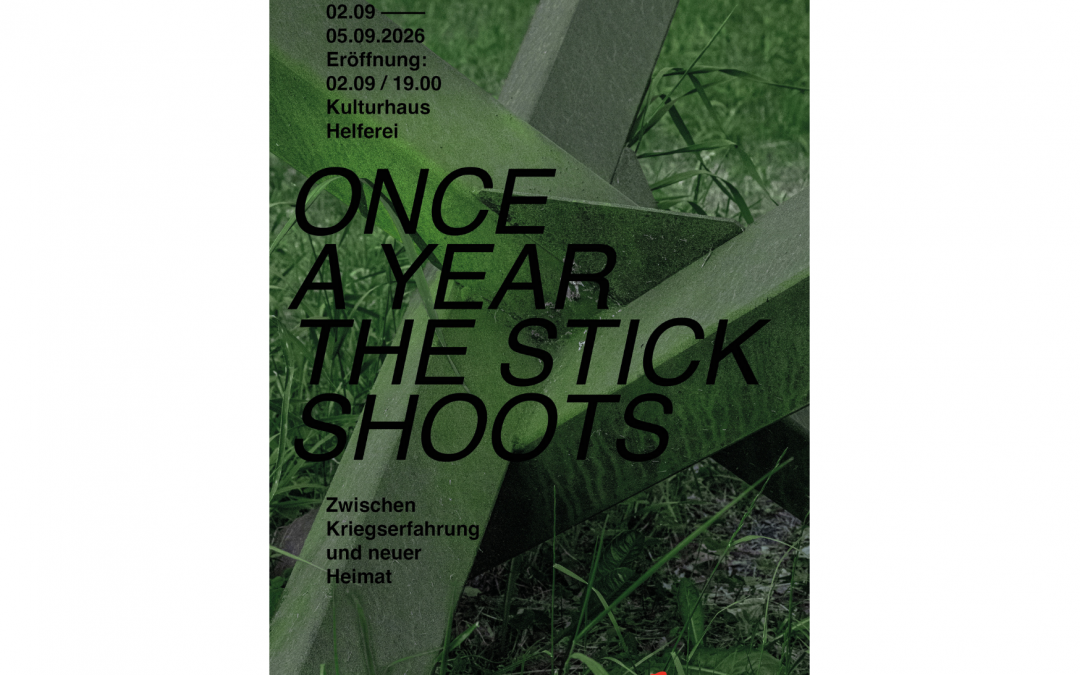 Skrzyżowane kawałki metalu pomalowane zieloną farbą na tle trawy. Czarny napis: Once a year the stick shoots.